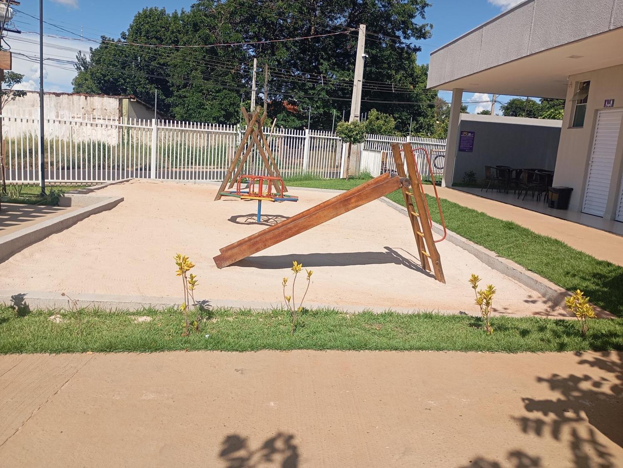 Apto Em Frente Clube Regiao Privilegiada